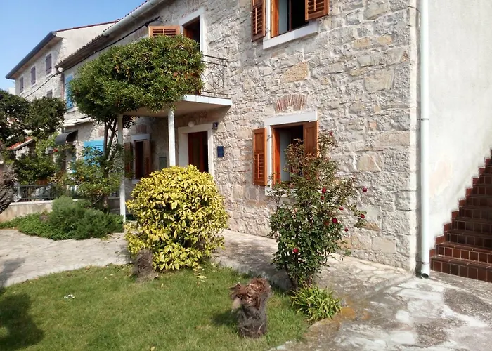 Apartman Rivarela 31 *